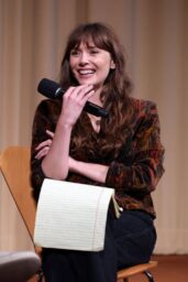 Elizabeth Olsen Debuts Geometric Velvet at “Bugonia” Screening – LA