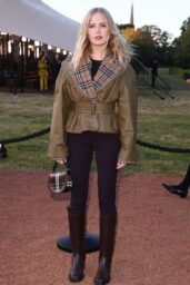 Ellie Bamber Champions Fall-Ready Urban Fashion