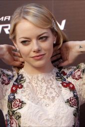 Emma Stone Unveils Romantic Lace at The Amazing Spider-Man Premiere