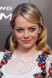 Emma Stone Unveils Romantic Lace at The Amazing Spider-Man Premiere