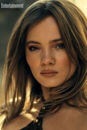 Freya Allan Unveils Entertainment Weekly Desert Siren Knitwear