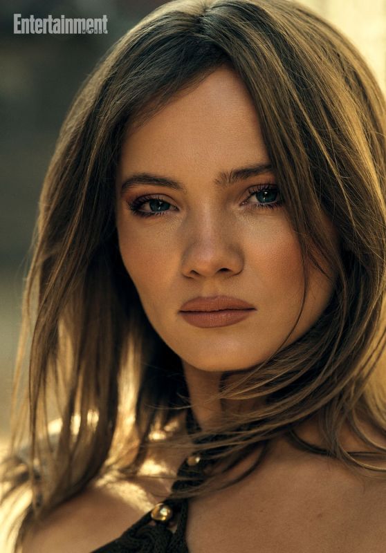 Freya Allan Unveils Entertainment Weekly Desert Siren Knitwear