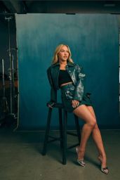Freya Skye Unveils Teal Leather Elegance for September 2025 Studio Portraits