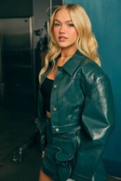 Freya Skye Unveils Teal Leather Elegance for September 2025 Studio Portraits