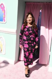 Gloria Estefan Unveils Premiere Black And Fuchsia Rose
