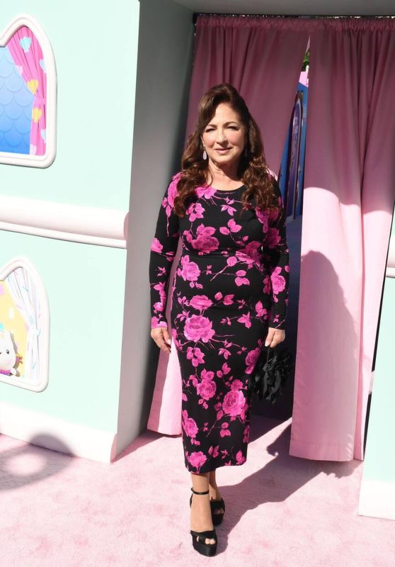 Gloria Estefan Unveils Premiere Black And Fuchsia Rose
