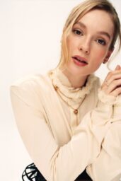 Hannah Dodd Unveils Romantic Cool on The Glossary Cover – Sept 2025