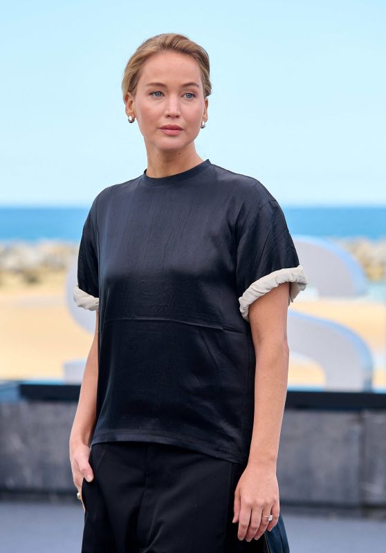 Jennifer Lawrence Debuts Choppy Bangs & Phoebe Philo’s Optical Illusion Gown at San Sebastian Film Festival