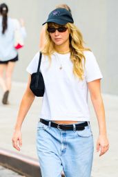 Jennifer Lawrence Defines Effortless Urban Fashion