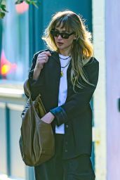 Jennifer Lawrence Latest NYC Street Style Masterclass: Effortless Chic with a Loewe Twist