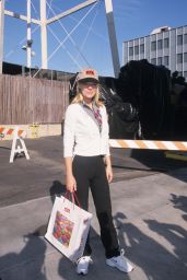 Jeri Ryan Attends AIDS Walk L.A. in Sporty Minimalism – Hollywood 2000