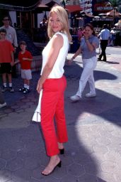 Jeri Ryan Attends ‘Rocky and Bullwinkle’ Premiere in Scarlet Slit Pants – LA 2000