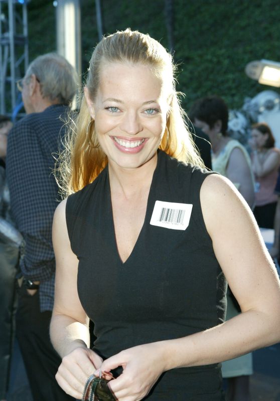 Jeri Ryan Champions Gala Style With Metallic Precision