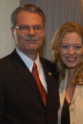 Jeri Ryan Commands Peabody Awards in Cream Tailoring