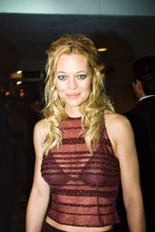 Jeri Ryan Debuts Sequined Burgundy at Golden Globes Afterparty – Beverly Hills 2000