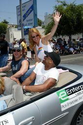 Jeri Ryan Embodies Casual Chic at 2002 AIDS Walk Los Angeles