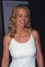 Jeri Ryan Embodies Minimalist Glamour at Makeup Artist Guild Awards