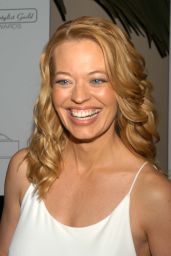 Jeri Ryan Embodies Minimalist Glamour at Makeup Artist Guild Awards