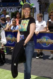 Jeri Ryan Embodies Shrek 4D Premiere Style