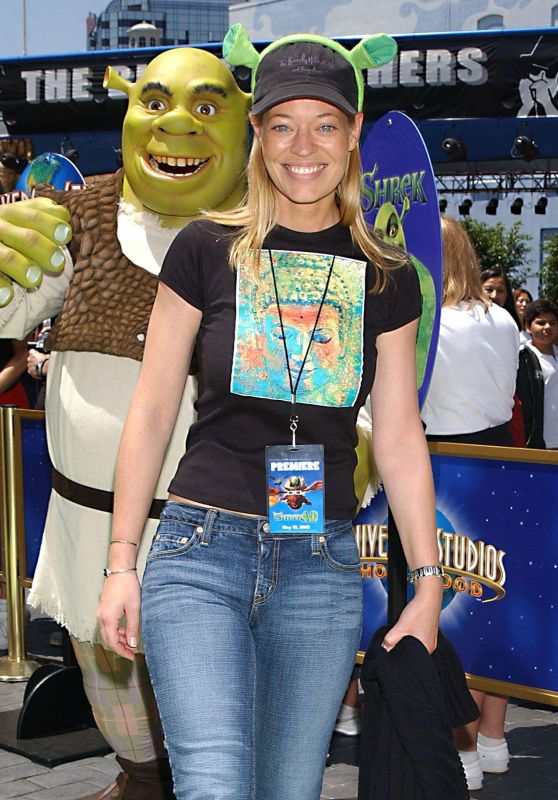 Jeri Ryan Embodies Shrek 4D Premiere Style