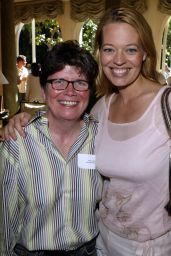 Jeri Ryan Embraces Summer Chic at GLAAD Los Angeles Event 2004