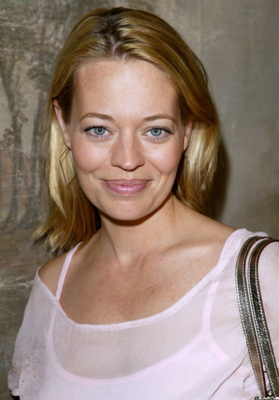 Jeri Ryan Embraces Summer Chic at GLAAD Los Angeles Event 2004
