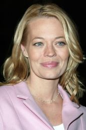 Jeri Ryan Embraces Y2K Chic at Matrix Revolutions Premiere 2003