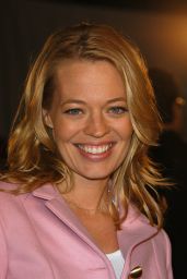Jeri Ryan Embraces Y2K Chic at Matrix Revolutions Premiere 2003