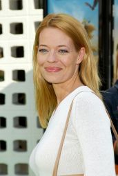 Jeri Ryan - Unveils Casual Chic for Spirit Premiere