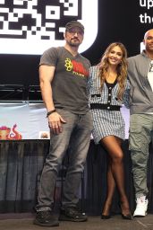 Jessica Alba Champions Comic Con With Polished Tweed Set