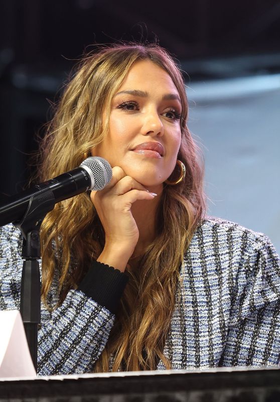 Jessica Alba Champions Comic Con With Polished Tweed Set