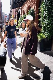 Jessica Alba Champions Mercer Street Style in Plum & Canvas Ease