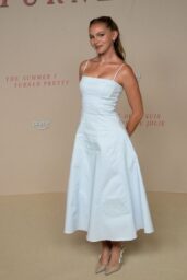 Jordyn Jones Champions Minimalist Chic At The Summer I Turned Pretty Premiere