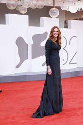 Julia Roberts Attends “After The Hunt” Red Carpet at Venice 2025