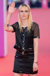 Kristen Stewart Chanel Deauville 2025 Red Carpet Look