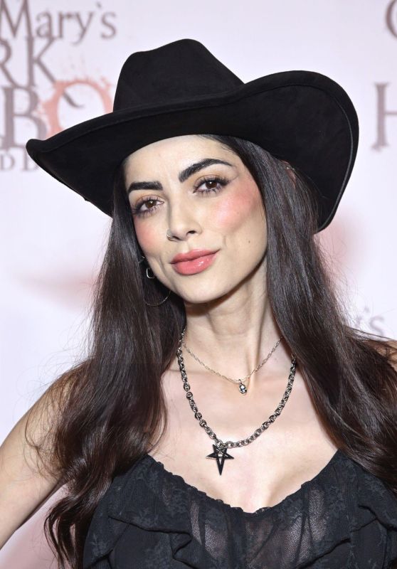 Leeanna Vamp Experiments With Western Goth Lingerie Look 2025