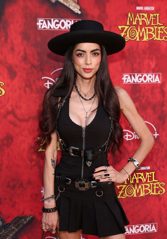 LeeAnna Vamp Ignites the Red Carpet in Goth-Western Style