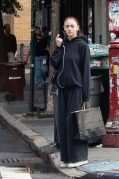 Leni Klum Embodies NYC Streetwear Voluminous Comfort
