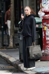 Leni Klum Embodies NYC Streetwear Voluminous Comfort