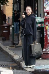 Leni Klum Embodies NYC Streetwear Voluminous Comfort