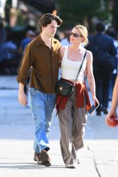 Lili Reinhart Debuts Relaxed Urban Romance in NYC – Sept 12, 2025