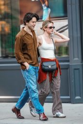 Lili Reinhart Debuts Relaxed Urban Romance in NYC – Sept 12, 2025