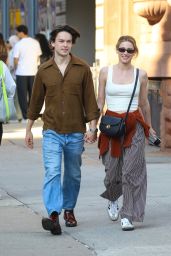 Lili Reinhart Debuts Relaxed Urban Romance in NYC – Sept 12, 2025