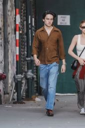 Lili Reinhart Debuts Relaxed Urban Romance in NYC – Sept 12, 2025