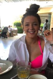 Lucy Thomas: Effortless Beachside Chic in a Sunset Serenade