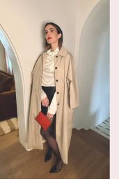 Mandy Moore Commands Step Up Awards Chic Minimalism
