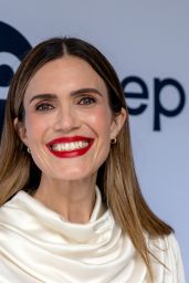 Mandy Moore Commands Step Up Awards Chic Minimalism