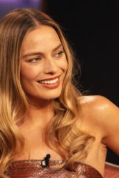 Margot Robbie Champions Desert Hues And Iridescent Textures On Kelly Clarkson Show