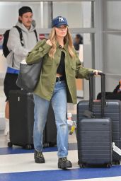 Margot Robbie Unveils Off-Duty Cool at JFK Airport – Sept 2025
