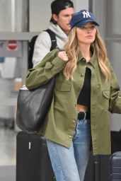 Margot Robbie Unveils Off-Duty Cool at JFK Airport – Sept 2025